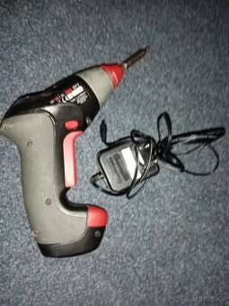 Aku šroubovák plně funkční s nabíječkou