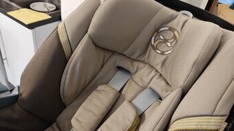 Autosedačka Cybex s bází.

Autosedačka Cybex s bází.