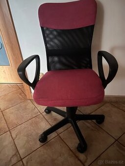 Dívčí kancelářská židle k psacímu stolu