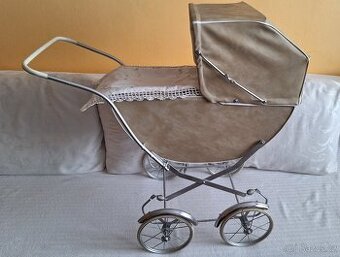 Retro kočárek pro panenky