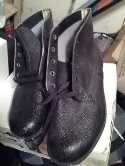 Prodám nepoužité pracovní boty černé, č.7-8