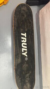 Skatebord Truly včetně helmy