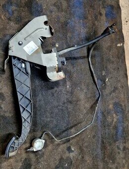 spojkový pedál VW T5