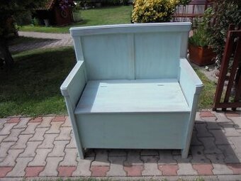 Lavice s úložným prostorem