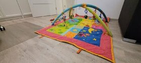 Dětská deka s hrazdou Taf Toys 100x150 cm+hračky - 1