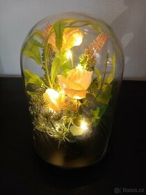 Svítící dekorace z umělých květin