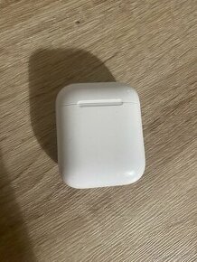 Apple AirPods (2. Generace) s nabíjecím pouzdrem