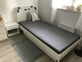 Kovová postel IKEA