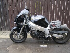 suzuki gsx-r 600 srad