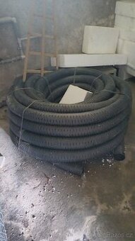 Nová drenážní trubka DN100 – 50 m, nerozbalená