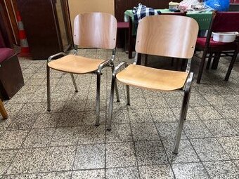 stohovatelné židle dřevěné 14 ks ( jako nové )