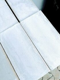 Bílé okrasné lícové cihly - rozměry 290x140x65mm (240)
