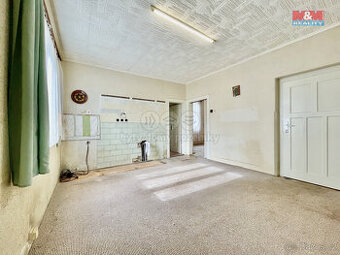 Prodej rodinného domu se zahradou, 733 m², Dolní Dobrouč - 1