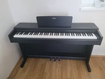 Digitální piano YAMAHA YDP-144 B se židlí