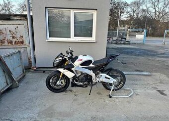 Aprilia Tuono v4r