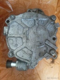 Vakuové čerpadlo 03L145100F / F009D03014 Passat B6 B7