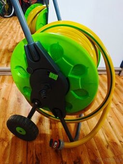 Hadice 3/4 - 25m + vozík na hadici + spojky