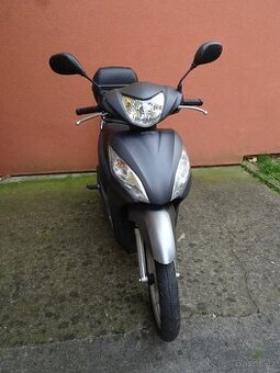 Skútr Honda Vision 110. + kufr.  Najeto pouze 4100 KM.