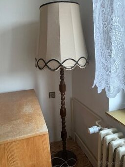 Stojací lampa
