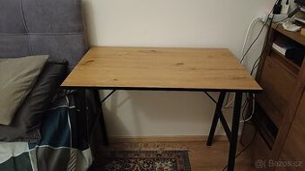 Malý stolek na pc