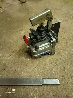Ruční hydraulická pumpa