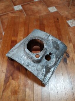 Kryt karburátoru panelka