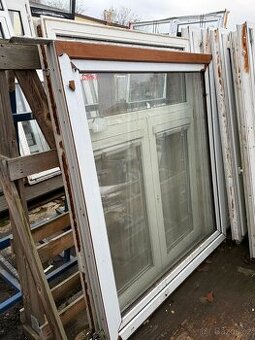 okno plastové 147x155 cm jednokřídlé trojsklo bílá / zl.dub