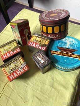 Staré plechové krabičky, kakao, oplatky.. Tuzex