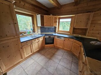 Masivní kuchyňská linka z Německa se spotřebiči