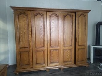 Skřín, komoda, noční stolky
