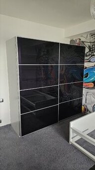 Skříň ikea 2x2m jako nová