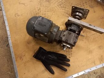 elektrický motor s převodovkou do pomala na gril