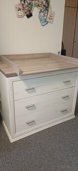 Přebalovací nástavec na komodu