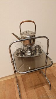 Funkcionalismus - chromovaný servírovací stolek skládací