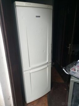 Prodám ledničku s mrazákem Electrolux