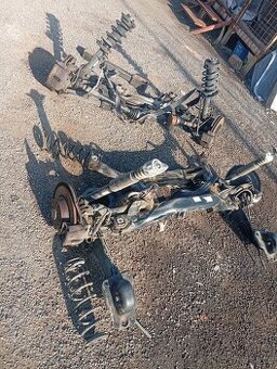 ŠKODA SUPERB RV 2014 ZADNÍ NÁPRAVA A PŘEDNÍ NÁPRAVA