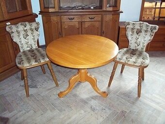 108 Rustikální stůl 2 židle frézování masivní provedení