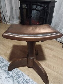 Stará dřevěná stolička