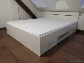 Multifunkční postel 160x200 zásuvkami, rošty a matrací. Bílá