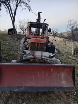 Traktorbagr Bělorus