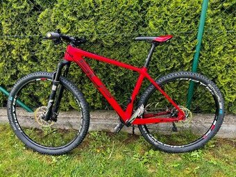 Karbonové závodní kolo Superior XP 969 – špičkový stav