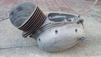ČZ 125 motor - 1