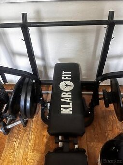 Posilovací lavice s konstrukcí Klarfit – bench press stanice