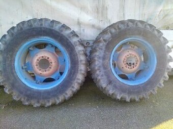 16,9-28 Dvě obutá kola na Zetor Mitas
