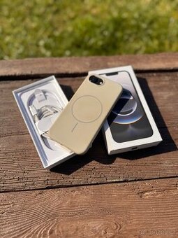 Apple iPhone 16e, 128GB, černý