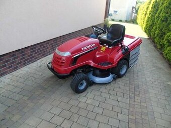 Zahradní traktůrek Honda 2417