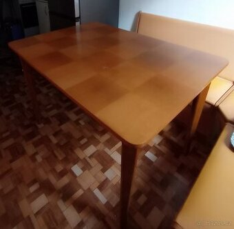 Kuchyňský stůl