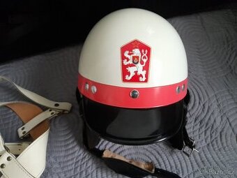 /// Stará policejní přilba VB, SNB, + Opasek ///