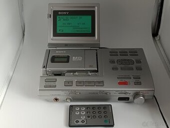 SONY Minidisc Walkman rekordér s dokovací stanící