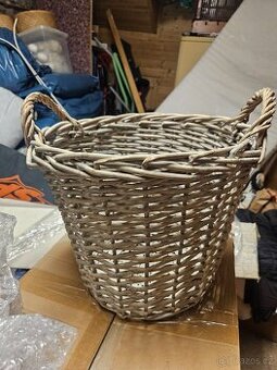 Proutěný koš